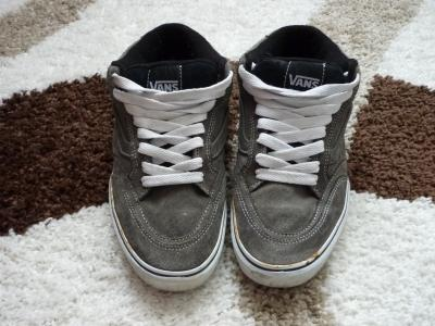 Vans size: 42.5 / 9.5