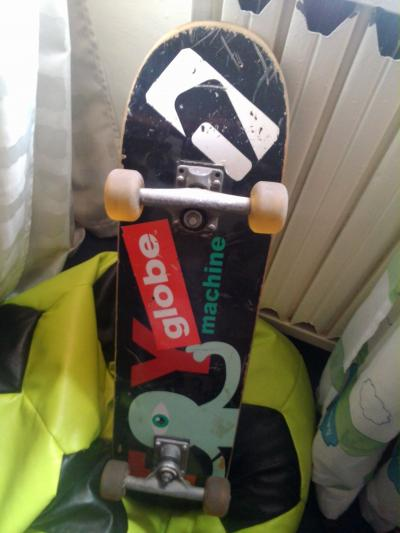 Skate toy machine