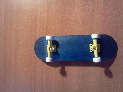 deck:redemption , trucks: td wide galbene , wheels : bollie cu rulment si riptape